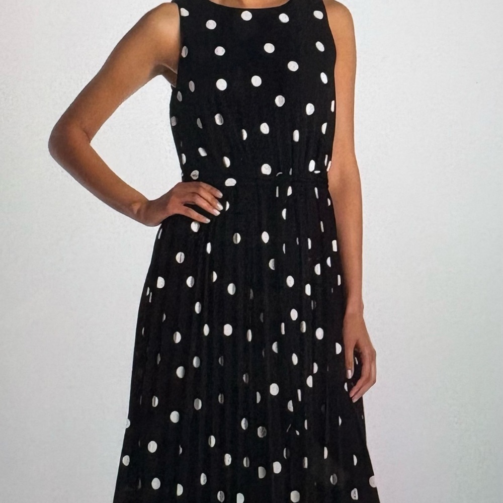 🆕Tahari polka dot pleated sleeveless dress